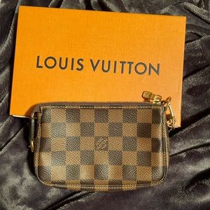 🖤Louis Vuitton Mini Pochette in DE